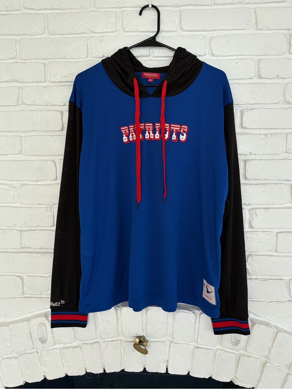 Women’s 2xl New England patriots nfl sweatshirt with hood Mitchell & ness